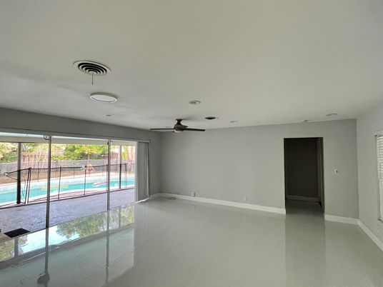 Empty room, Interior, Recessed Lighting