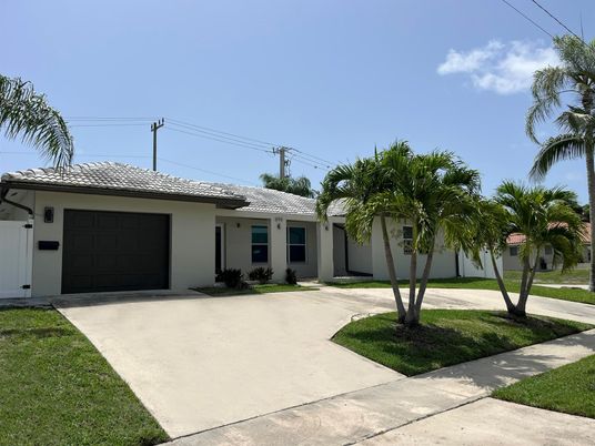 Attached, Exterior, Facade, Ranch