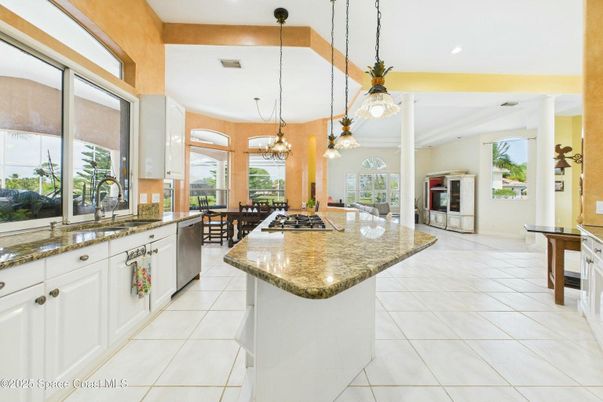 Chandelier, Dining room, Interior, Kitchen, Pendant Lights, Recessed Lighting, Stainless Steel Appliances