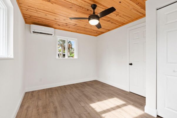 Empty room, Interior, Recessed Lighting, Wooden Ceilings, Wood Texture Flooring