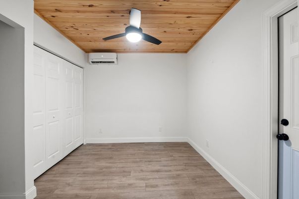 Empty room, Interior, Recessed Lighting, Wooden Ceilings, Wood Texture Flooring