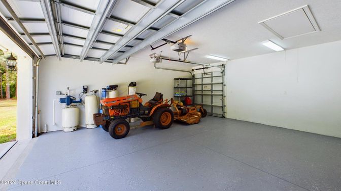 Garage, Interior