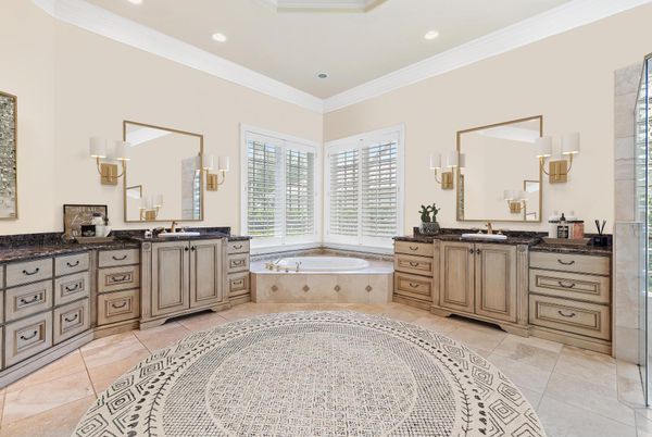 Bathroom, Dual Sink Vanities, Interior, Recessed Lighting