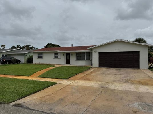 Attached, Exterior, Facade, Ranch