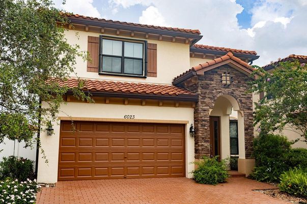 Attached, Exterior, Facade, Mediterranean