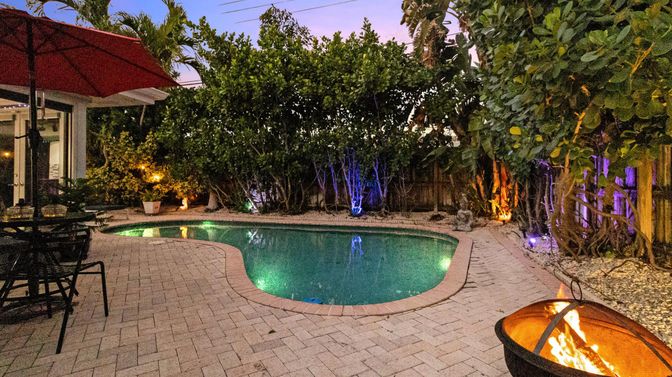 Exterior, Pool