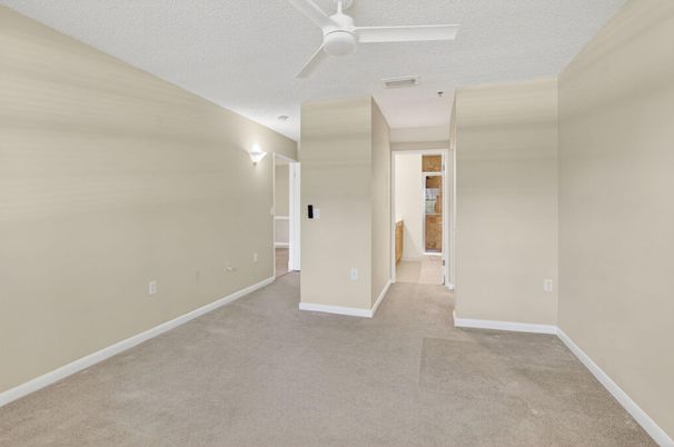 Empty room, Interior