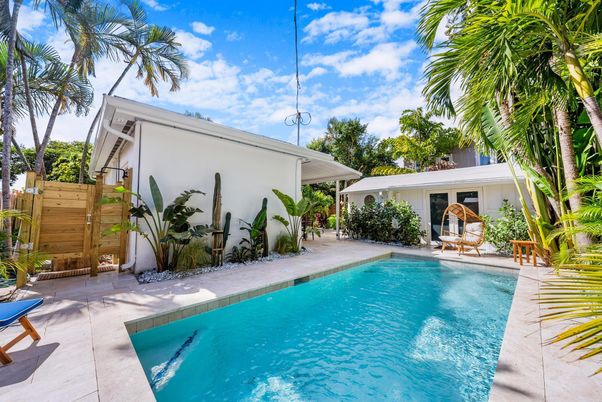 Exterior, Pool