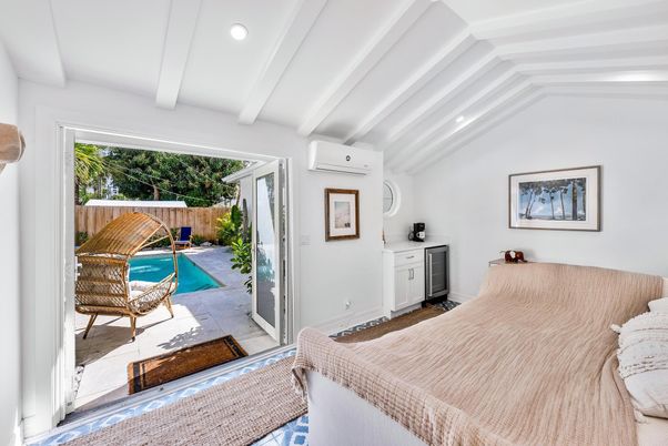 Bedroom, Interior, Pool, Recessed Lighting