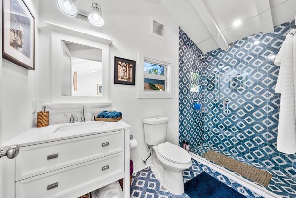 Bathroom, Interior, Recessed Lighting