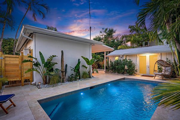 Exterior, Pool
