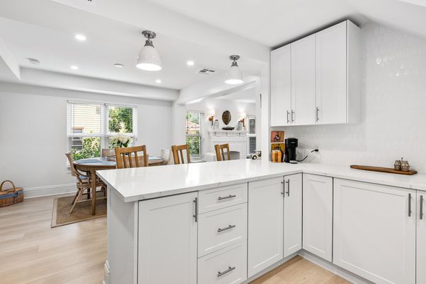 Dining room, Interior, Kitchen, Pendant Lights, Recessed Lighting, Wood Texture Flooring