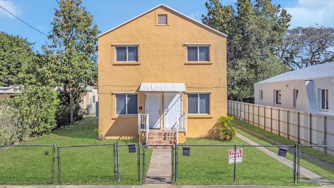 Backyard, Exterior, Facade, Rowhouse