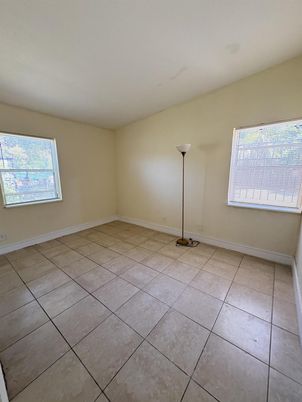 Empty room, Interior