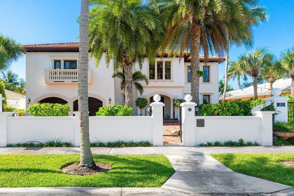Exterior, Facade, Spanish Mediterranean