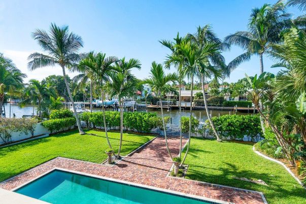 Exterior, Pool, Water
