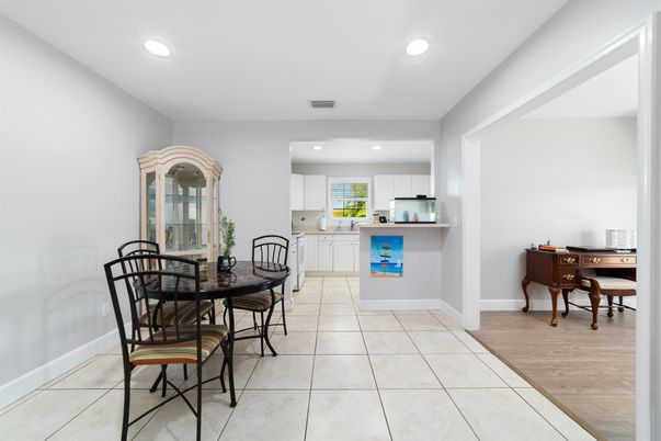 Dining room, Interior, Kitchen, Recessed Lighting
