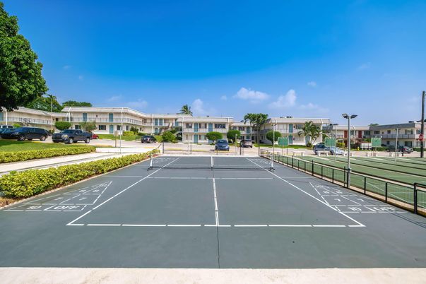 Exterior, Tennis Courts