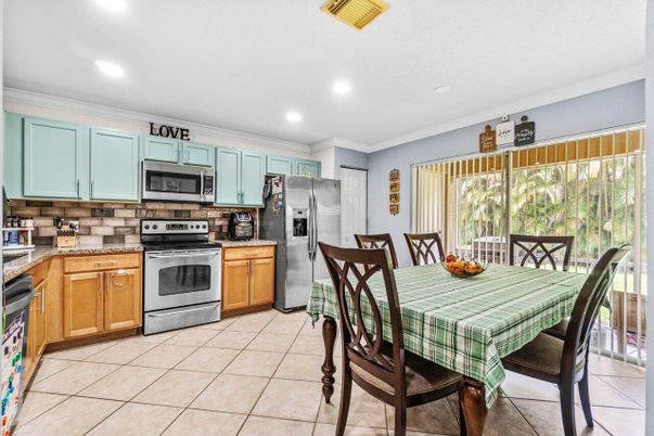 Dining room, Interior, Kitchen, Recessed Lighting, Stainless Steel Appliances