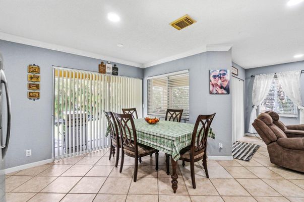 Dining room, Interior, Recessed Lighting