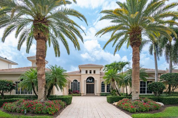 Exterior, Facade, Mediterranean