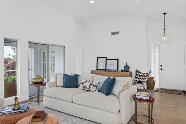 Interior, Living room, Pendant Lights, Recessed Lighting, Wood Texture Flooring
