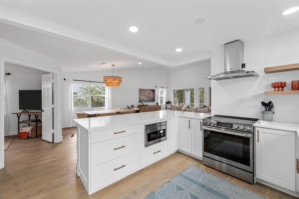 Chandelier, Interior, Kitchen, Living room, Pendant Lights, Recessed Lighting, Stainless Steel Appliances, Wood Texture Flooring