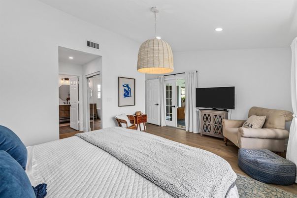 Bedroom, Interior, Pendant Lights, Recessed Lighting, Wood Texture Flooring