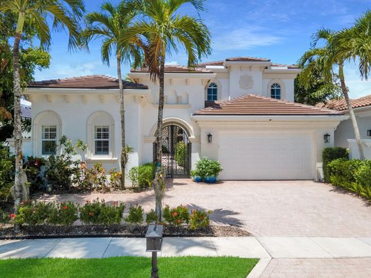 Attached, Exterior, Facade, Mediterranean