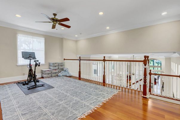 Fitness Equipment, Interior, Recessed Lighting, Wood Texture Flooring