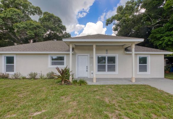 Exterior, Facade, Ranch