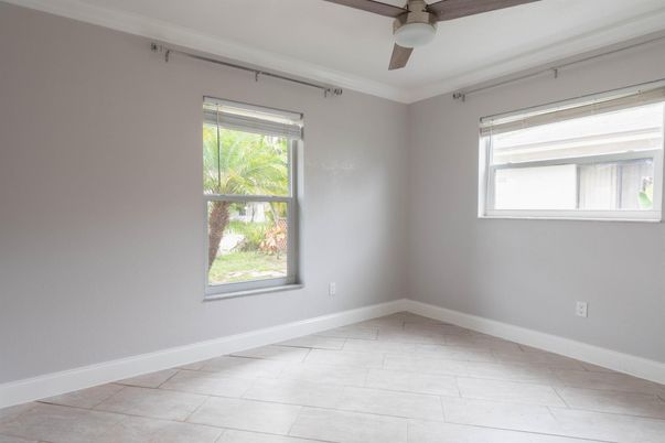 Empty room, Interior