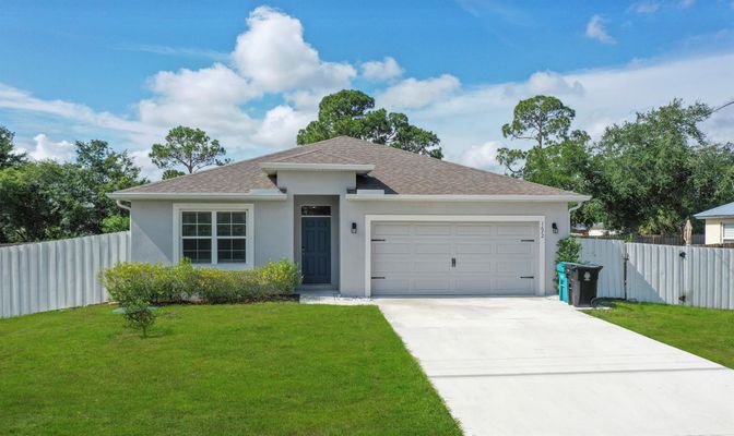 Attached, Exterior, Facade, Ranch