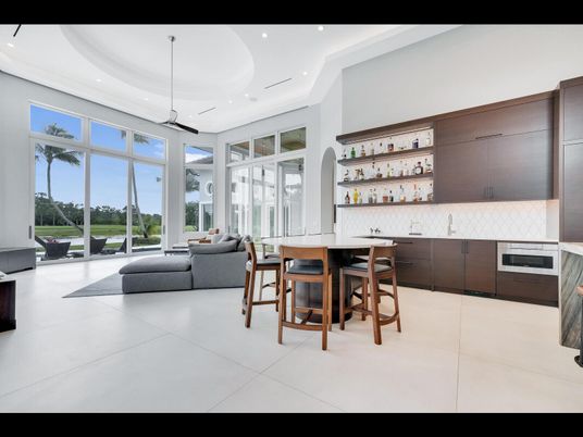 Interior, Living room, Pendant Lights, Recessed Lighting, Stainless Steel Appliances