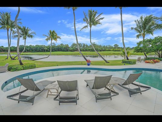 Exterior, Pool, Water