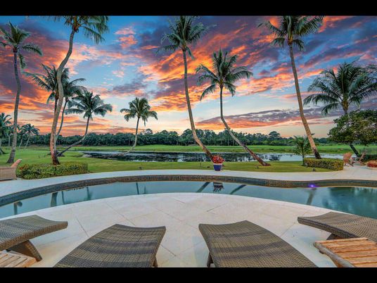 Exterior, Pool, Water