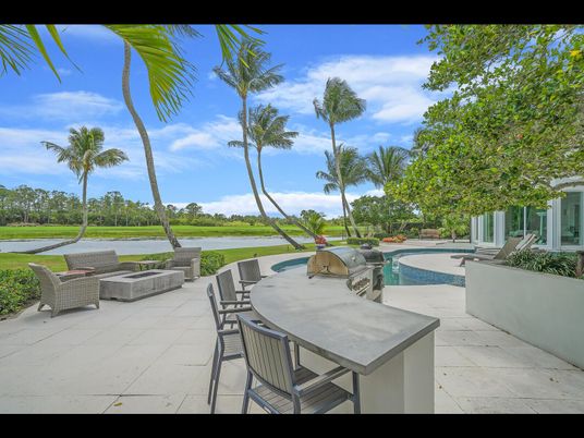 Exterior, Pool, Water