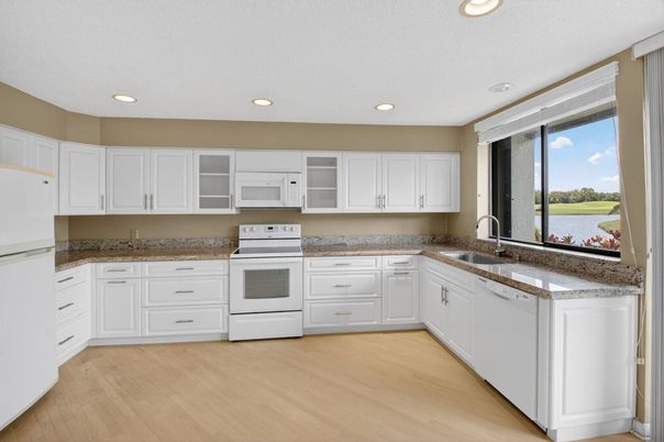 Interior, Kitchen, Recessed Lighting, Water, Wood Texture Flooring