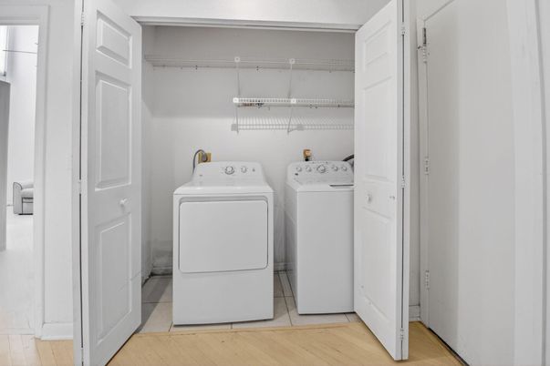 Interior, Utility Closets, Washer, Wood Texture Flooring