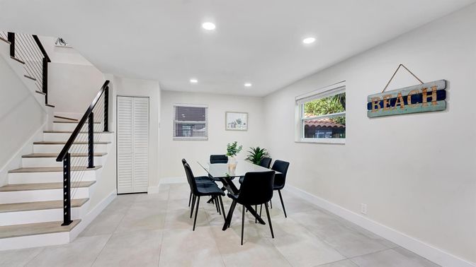 Dining room, Interior, Recessed Lighting