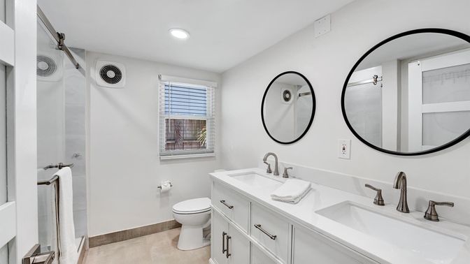 Bathroom, Dual Sink Vanities, Interior, Recessed Lighting