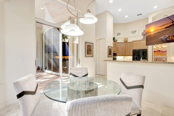 Dining room, Interior, Pendant Lights, Recessed Lighting