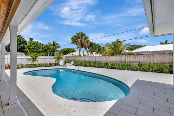 Exterior, Pool