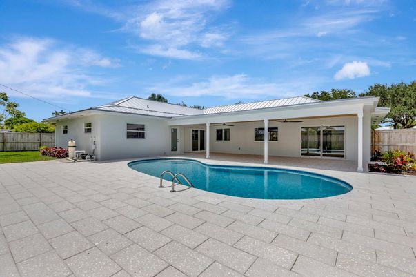 Exterior, Pool