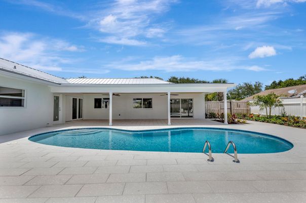 Exterior, Pool