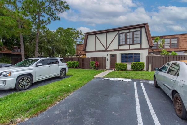 Exterior, Facade, Tudor Revival
