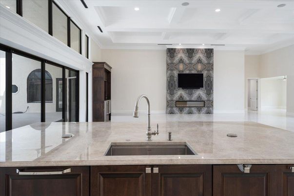 Fireplace, Interior, Kitchen, Recessed Lighting