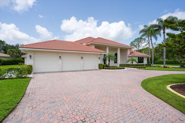Attached, Exterior, Facade, Mediterranean