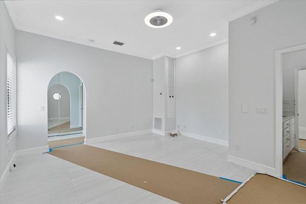 Empty room, Interior, Recessed Lighting