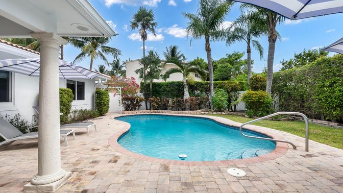 Exterior, Pool